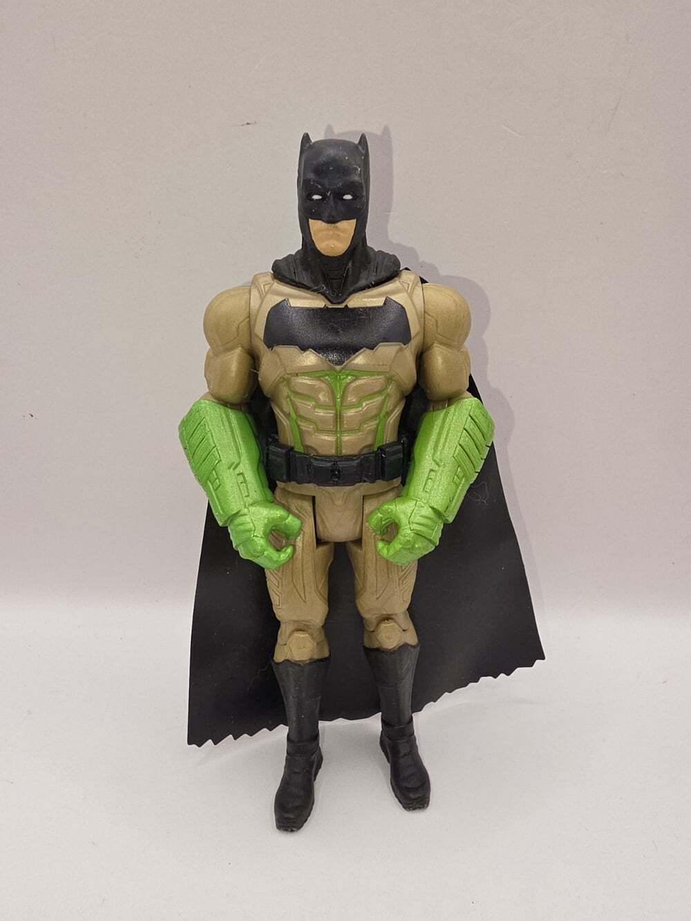 Batman v Superman Dawn of Justice Gauntlet Assault Batman Figure